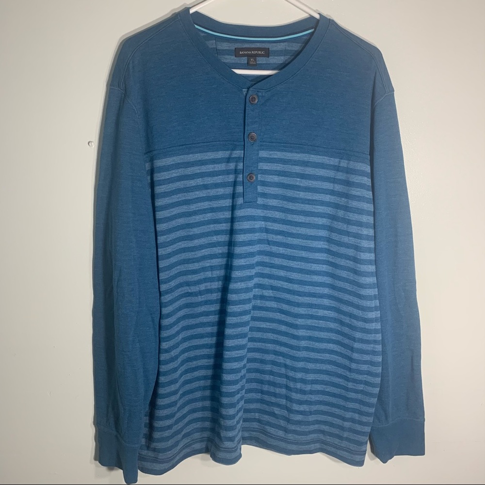 3/20 Sale Banana Republic Stripe Button Up Shirt
